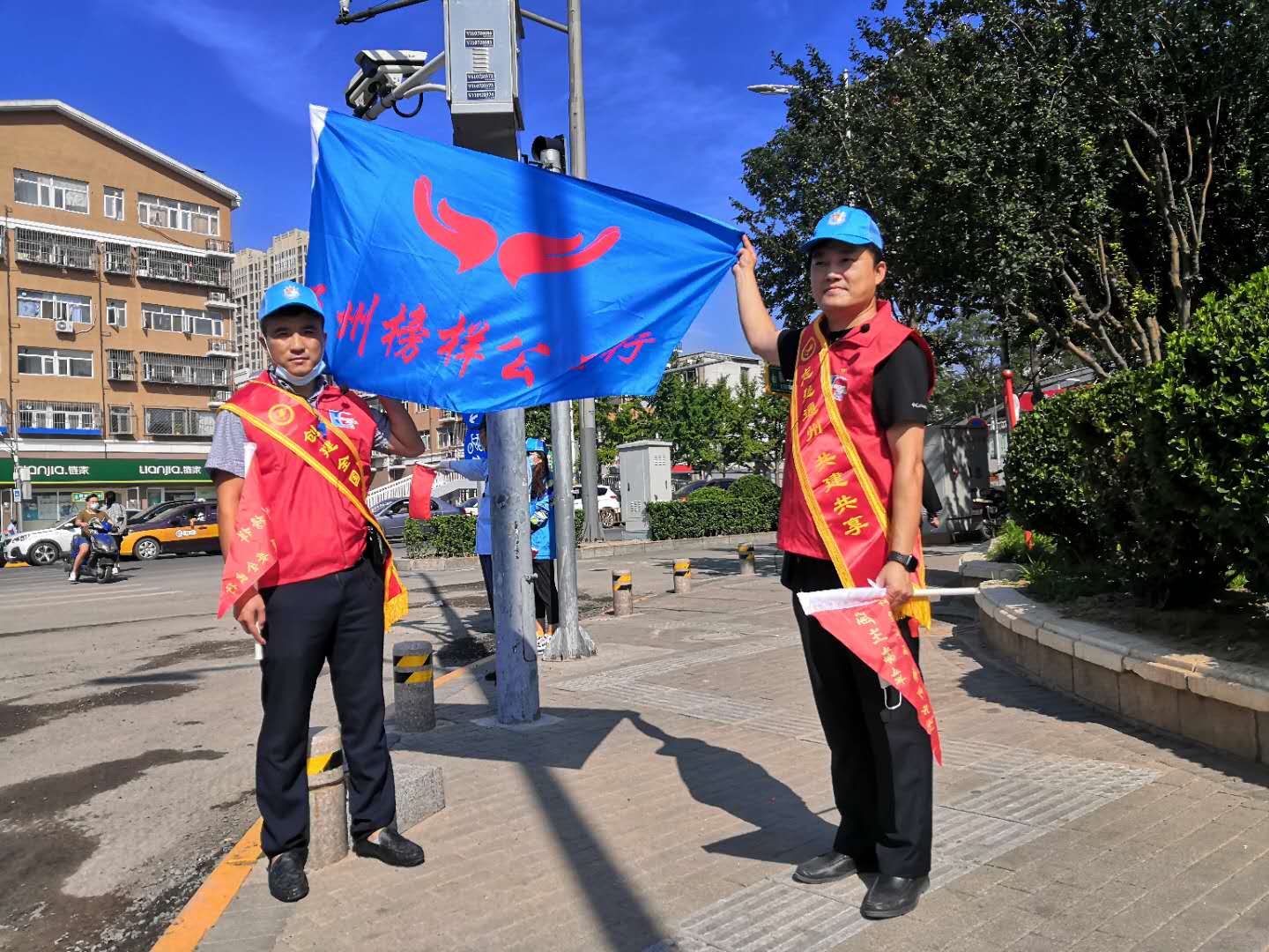 <strong>老板的大鸡吧插进去逼逼里面好爽啊黄色电影三级片</strong>